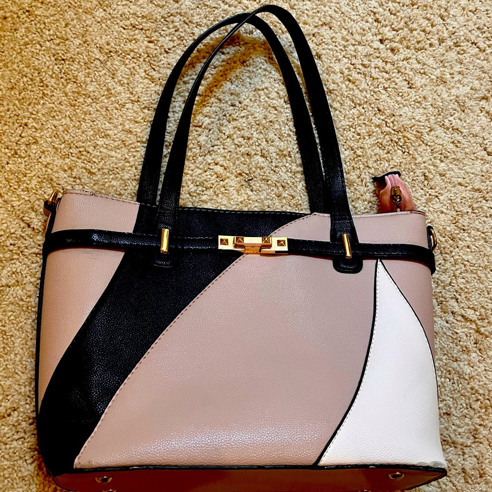 Pink bag with pretty design and a lot of pockets